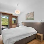 Mercure 202 Sur La Place Du Village A *