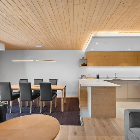 Mercure 202 Sur La Place Du Village A Anzere