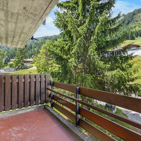 Mercure 202 Sur La Place Du Village A