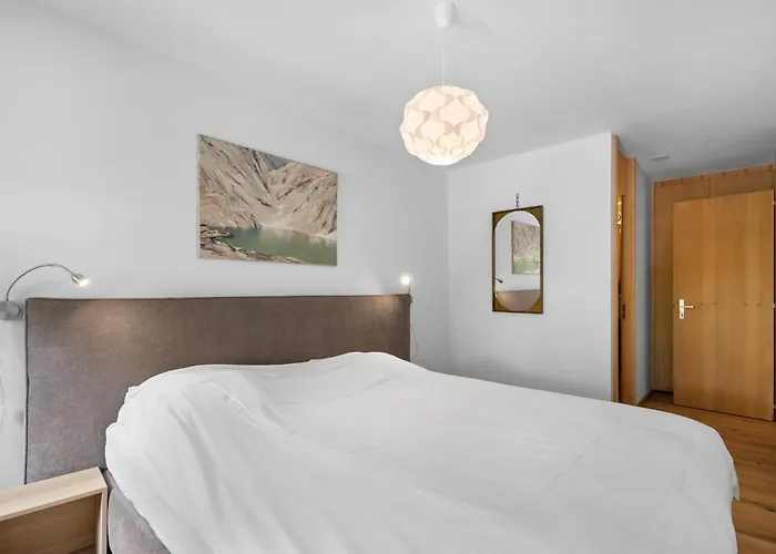 Mercure 202 Sur La Place Du Village A Anzère